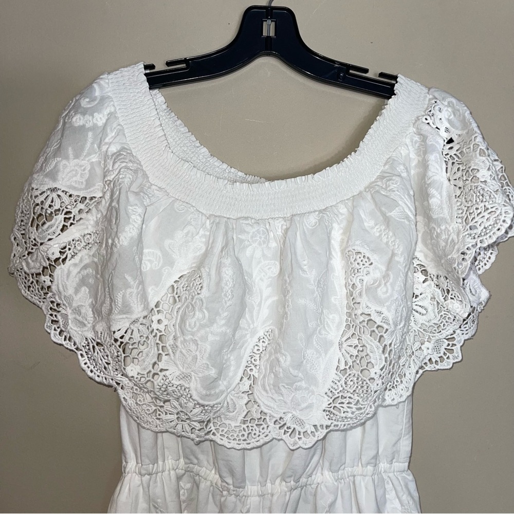 Abercrombie & Fitch Eyelet Romper medium - Picture 10 of 10